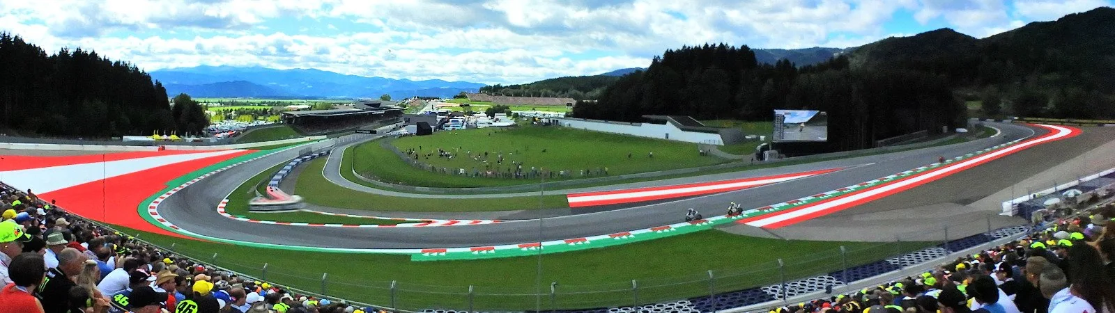 Blick von der Tribüne T10 am Red Bull Ring in Spielberg