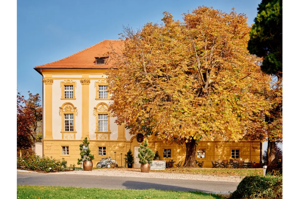 Direkt neben dem Stift Seckau mit wunderschönem Gastgarten.