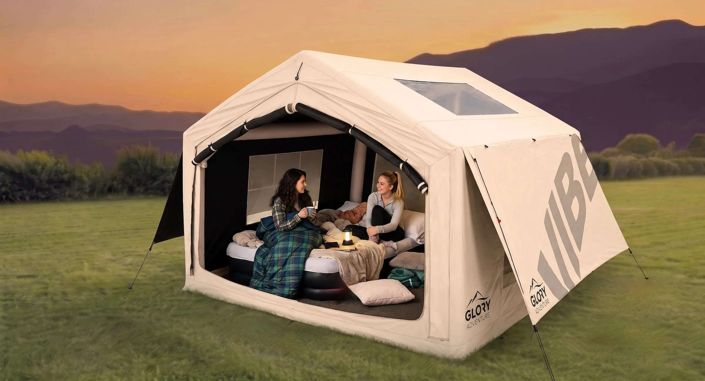Glamping-Zelte auf grüner Wiese am Schitterhof, nur 900 Meter vom Red Bull Ring entfernt