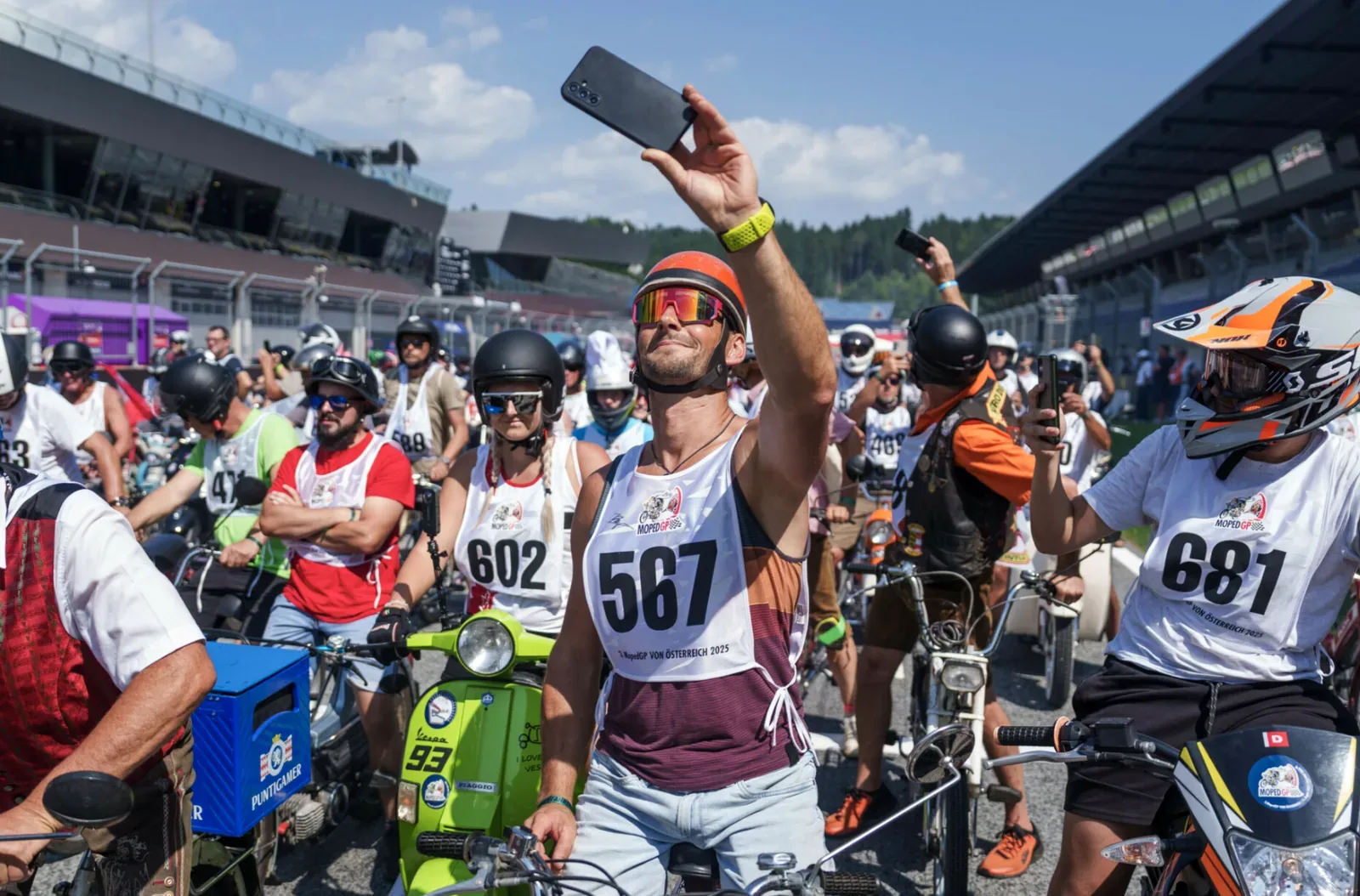 Startaufstellung beim MopedGP von Österreich am Red Bull Ring