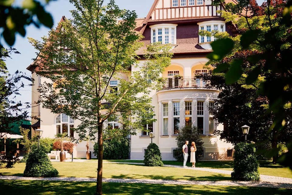 Ausgezeichnet mit 3 Hauben in einer Jugendstilvilla mit Gastgarten in der Parkanlage.